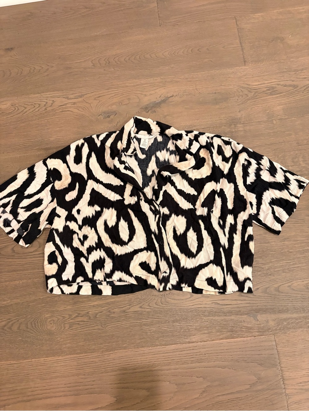H&M Black and White Animal-Print Cropped Button-Down Shirt